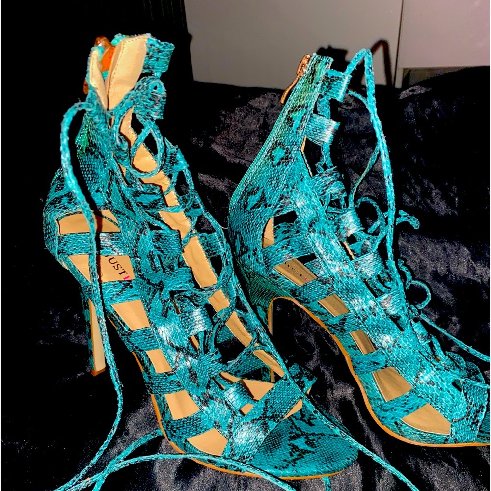Fashion nova tie up 4in heals